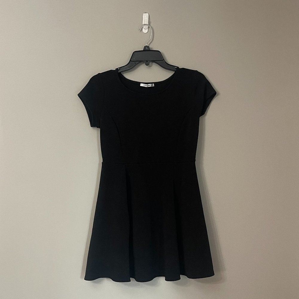 Papaya - Black Short Sleeved Mini Dress - L